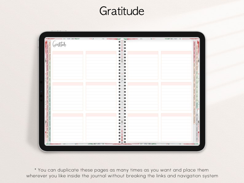 Pode incluir: Di&aacute;rio digital com tema de gratid&atilde;o exibido em um tablet. As p&aacute;ginas abertas do di&aacute;rio apresentam um layout de grade com caixas com linhas. A palavra "Gratitude" est&aacute; no topo. Detalhes florais e uma encaderna&ccedil;&atilde;o em espiral s&atilde;o vis&iacute;veis.