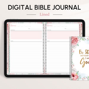 Pode incluir: Di&aacute;rio b&iacute;blico digital com p&aacute;ginas pautadas. O di&aacute;rio apresenta um design floral com rosas cor-de-rosa e o texto "Aquietai-vos, e sabei que eu sou Deus". O di&aacute;rio &eacute; exibido em um tablet e um caderno f&iacute;sico.
