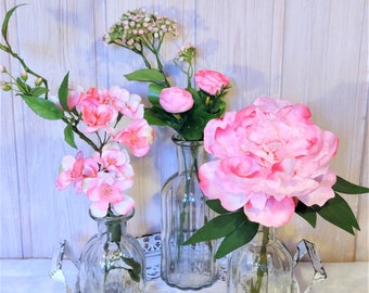 Glass bottles with cherry blossoms peony ranunculus pink pink flowers bouquet bouquet vase table centerpieces easter spring mother's day deco