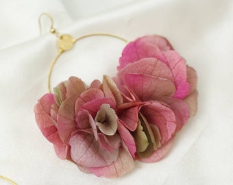 Boucles d'oreilles Thaïs en fleurs d'hortensia naturelles stabilisées vieux rose