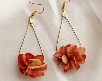 boucles d'oreilles Garance en fleurs d'hortensia narurelles stabilisées