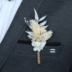 boutonnière Léandro en fleurs séchées et stabilisées pour marié et témoins