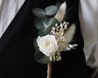 Boutonnière Sandro en fleurs naturelles stabilisées et séchées pour mariée et témoins