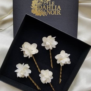 Yseult white hydrangea hair pins