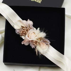 Saanvi powder pink bracelet made of preserved natural dried flowers for bridesmaids and brides