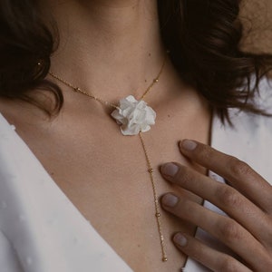 Cassandre necklace jewel in chic preserved natural hydrangea flowers