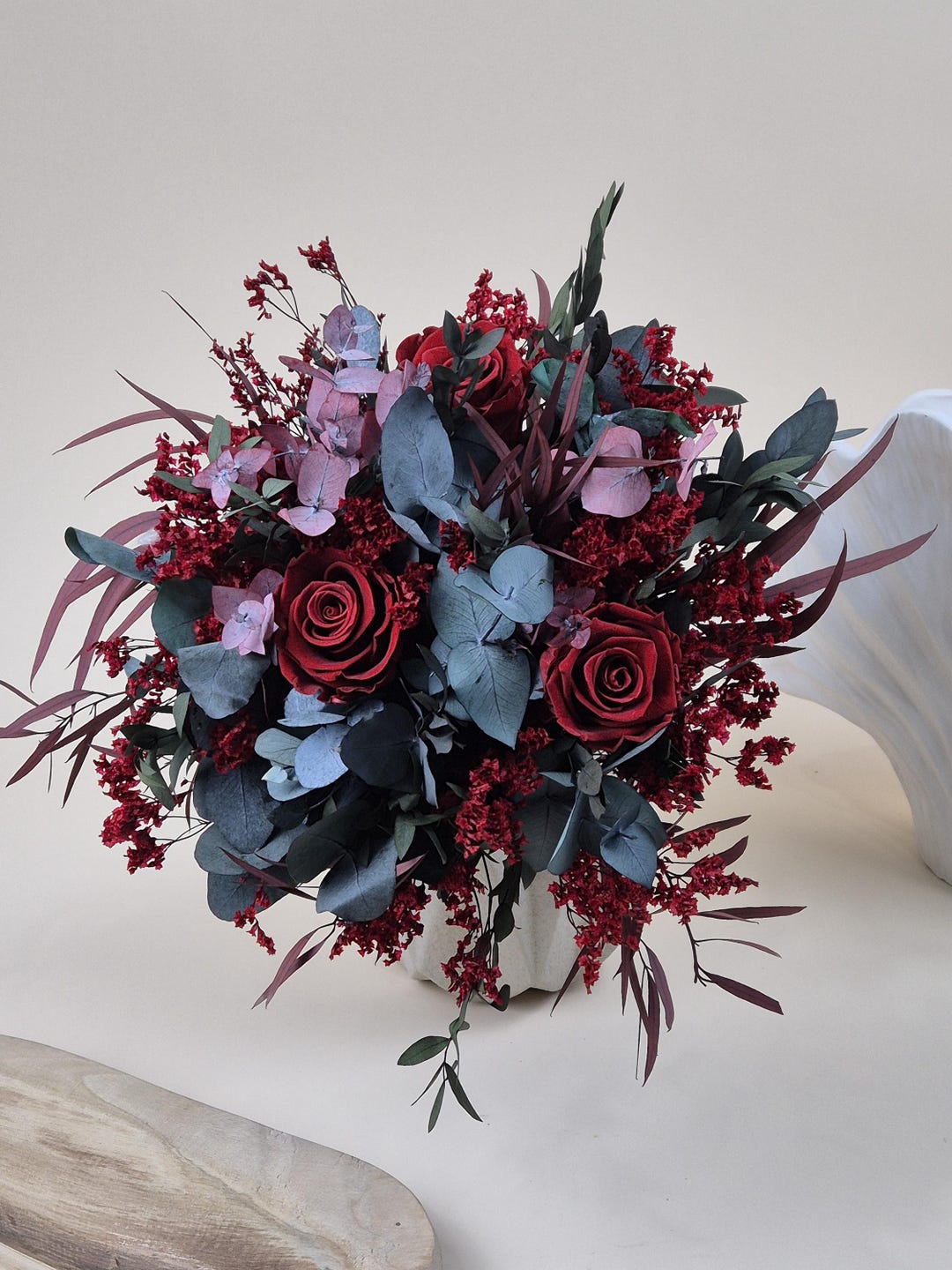 Bouquet de fleurs stabilisés Juliette roses rouges et eucalyptus - Etsy ...