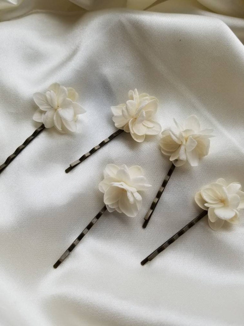 Yseult white hydrangea hair pins image 6