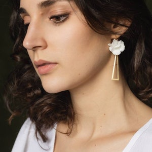 Crystal White triangle earrings in white preserved hydrangea flowers image 5