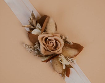 Cinnamon bracelet in natural dried stabilized nude flowers for bridesmaids and brides