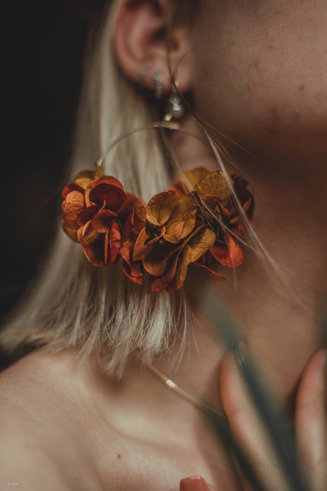 Boucles d'oreilles Shaina en fleurs d'hortensia naturelles safran  stabilisées -  France