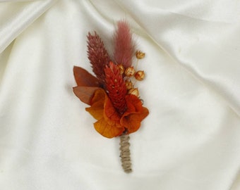 boutonnière Fortuna en fleurs naturelles séchées et stabilisées pour mariée et témoins