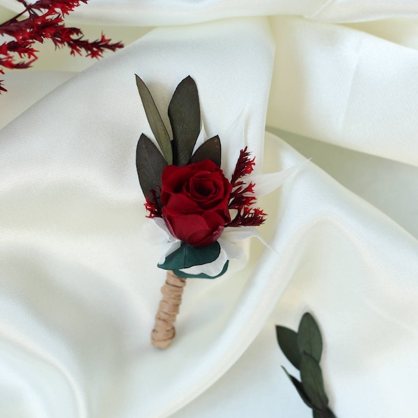 boutonnière Rafaël en fleurs séchées et stabilisées burgundy pour  marié garçon d'honneur