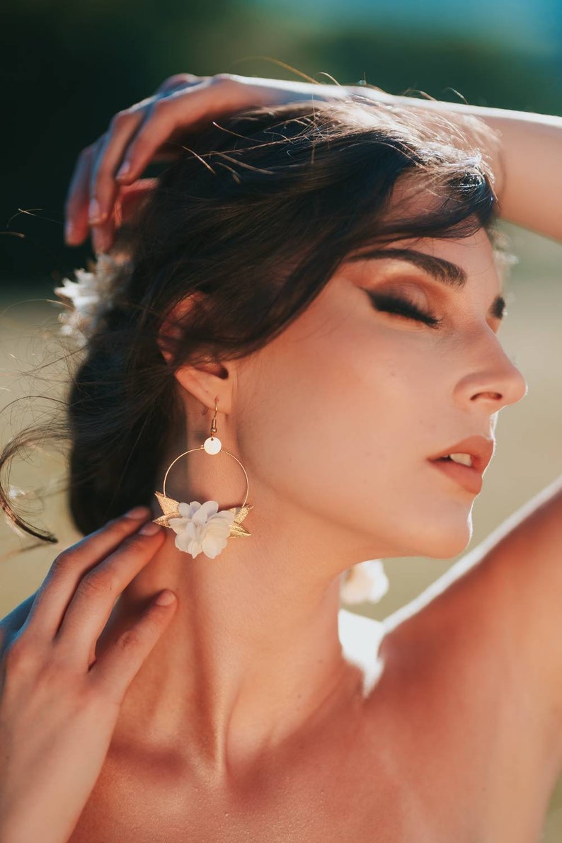 Boucles d'oreilles Eska blanche et dorée en fleurs naturelles stabilisées et sèchées pour mariée image 8