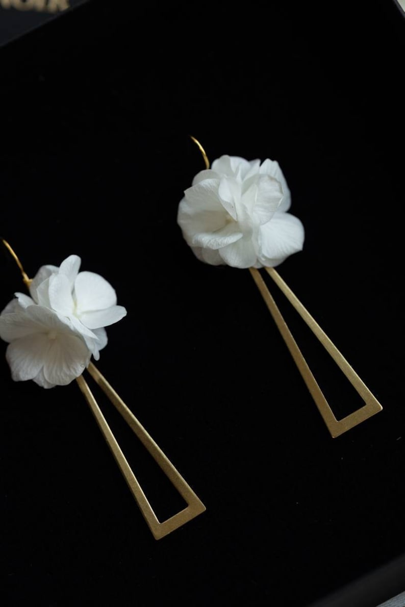 Crystal White triangle earrings in white preserved hydrangea flowers image 4