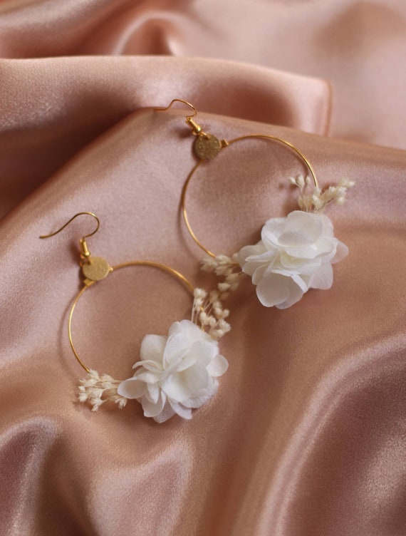 Boucles d'oreilles Yasmine blanche en fleurs d'hortensia stabilisée