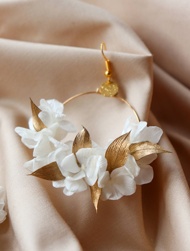 Boucles d'oreilles Eska blanche et dorée en fleurs naturelles stabilisées et sèchées pour mariée image 3