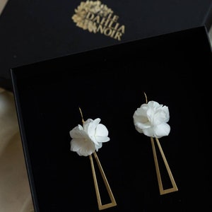 Crystal White triangle earrings in white preserved hydrangea flowers image 2