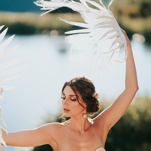 Boucles d'oreilles goutte Eska blanche et dorée en fleurs naturelles stabilisées et sèchées pour mariée image 6