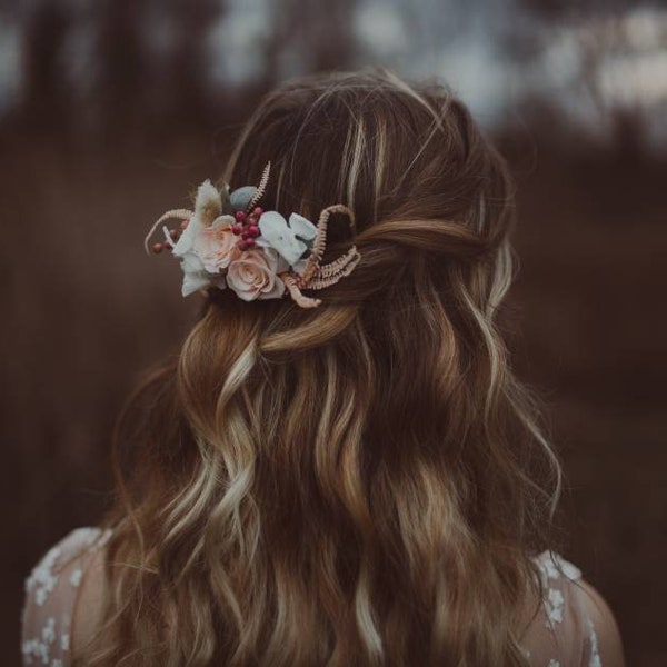 Peigne classique Aline en fleurs stabilisées et séchées pour mariages bohème et coiffe de mariée