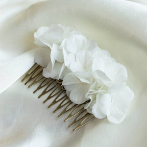 Yseult classic comb in natural white hydrangea flowers