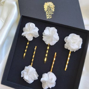 Yseult white hydrangea hair pins image 7