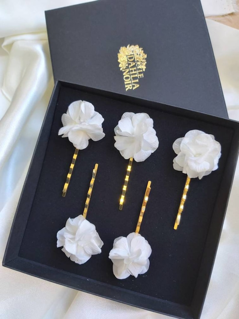 Yseult white hydrangea hair pins image 7