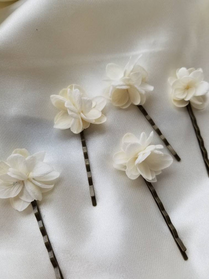 Yseult white hydrangea hair pins image 5