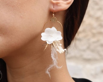 Boucles d'oreilles Alison  blanche et dorée en fleurs naturelles stabilisées et sèchées