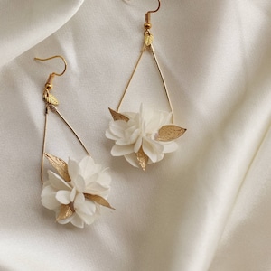 Boucles d'oreilles goutte Eska blanche et dorée en fleurs naturelles stabilisées et sèchées pour mariée image 5