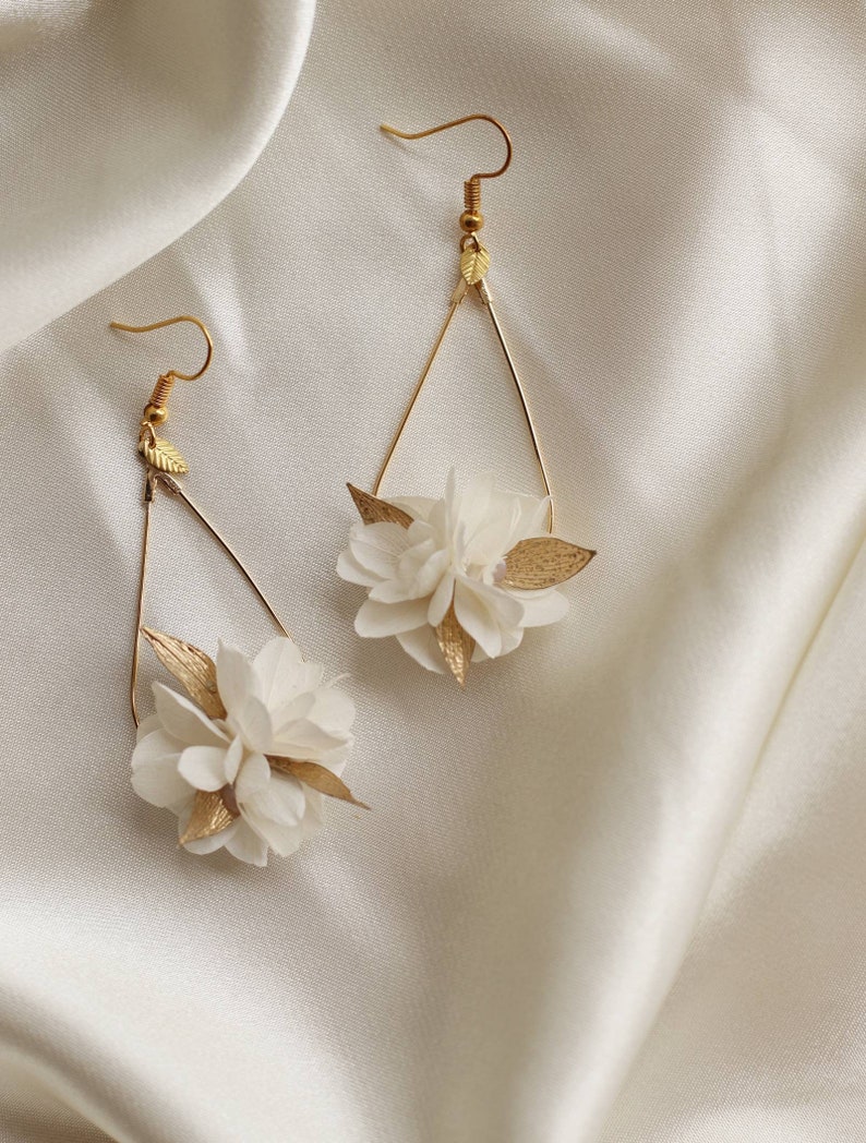 Boucles d'oreilles goutte Eska blanche et dorée en fleurs naturelles stabilisées et sèchées pour mariée image 5