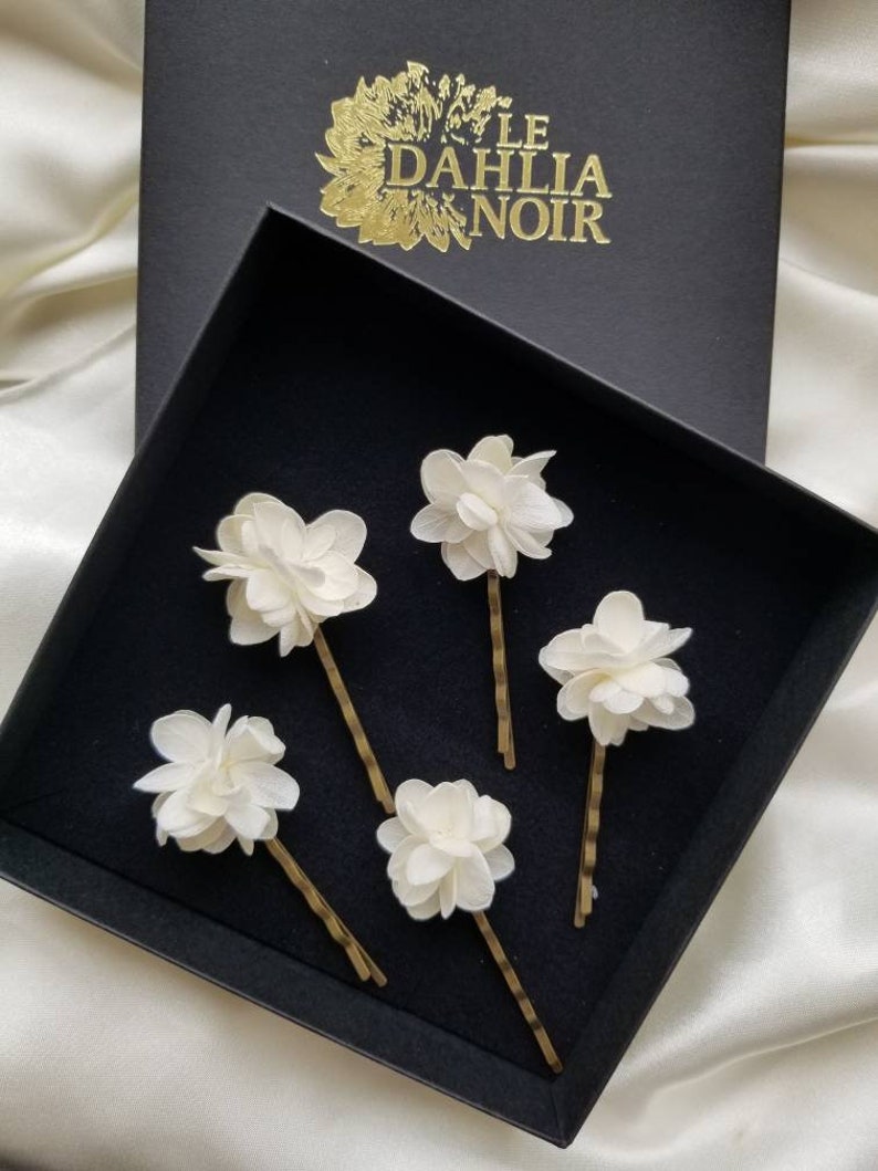 Yseult white hydrangea hair pins image 2