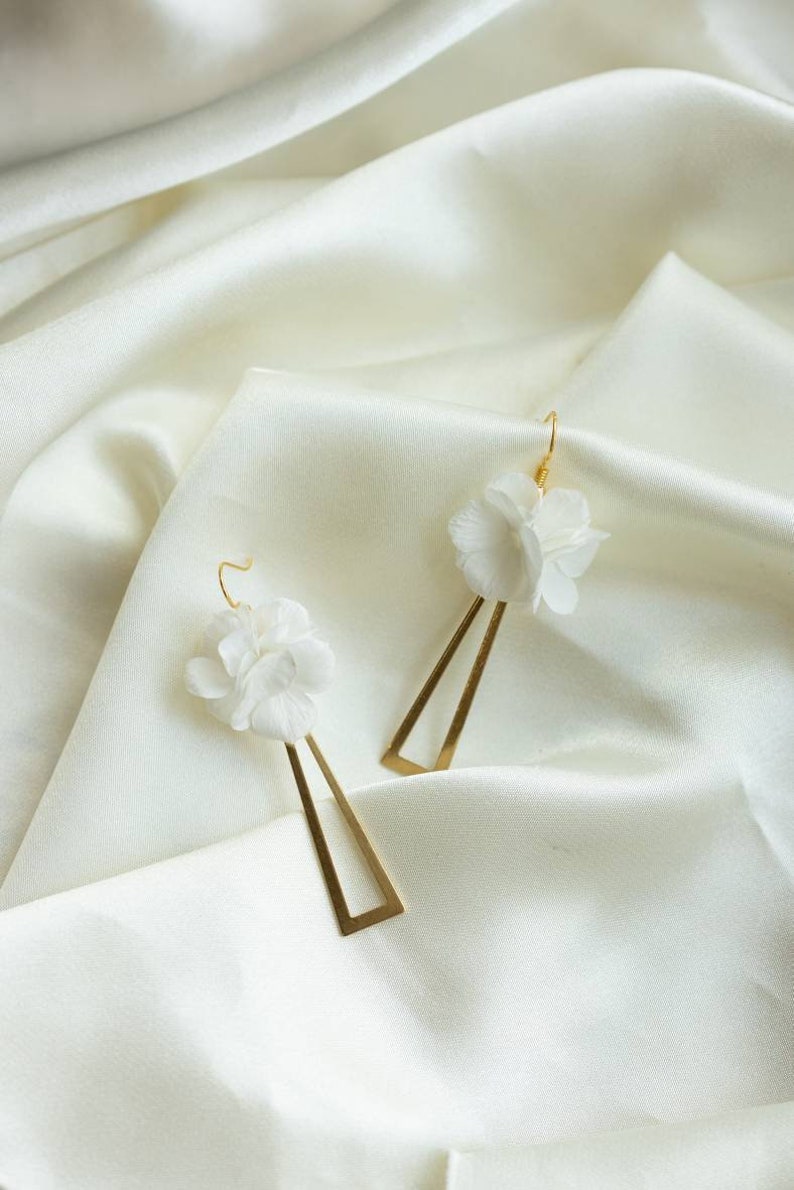 Crystal White triangle earrings in white preserved hydrangea flowers image 3