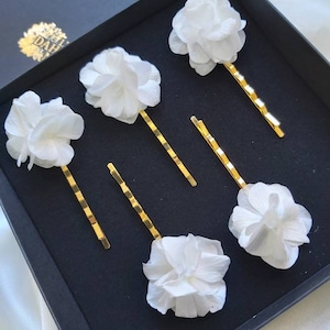 Yseult white hydrangea hair pins image 3