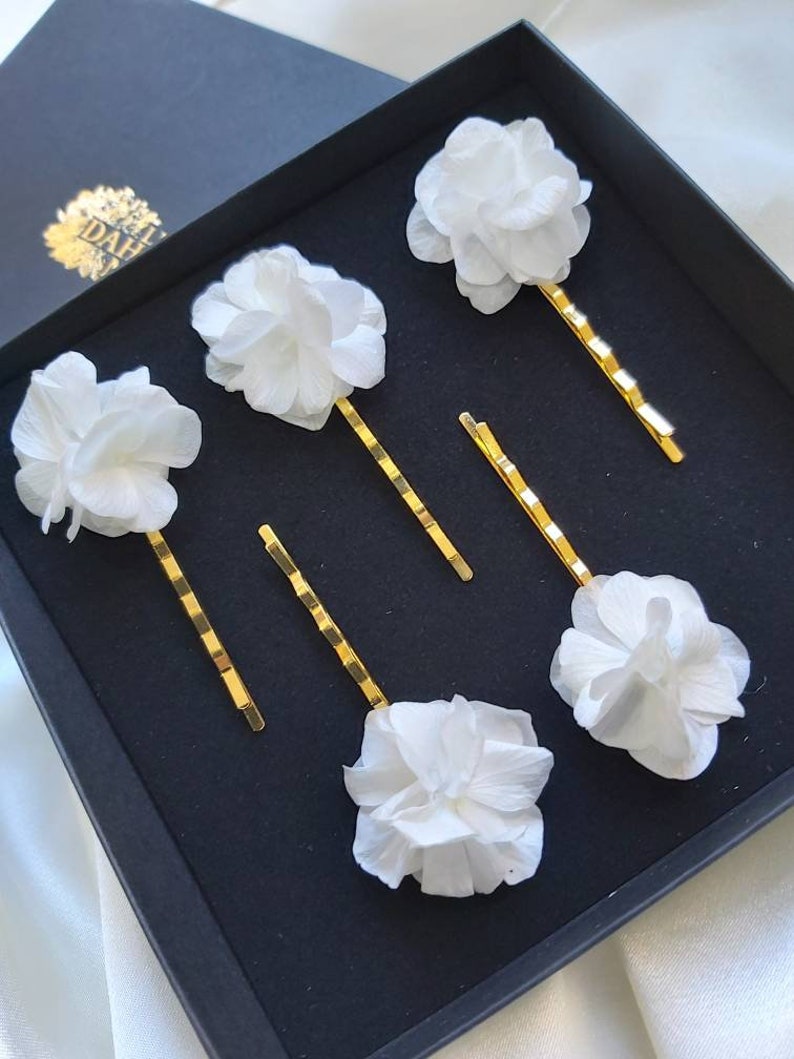 Yseult white hydrangea hair pins image 3