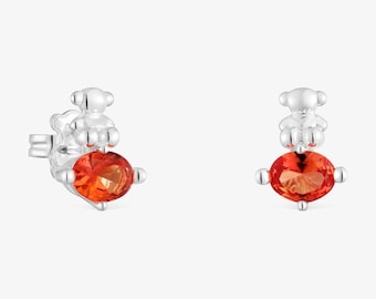 Pendientes TOUS Bold Bear LGG con motivo de oso en plata de ley y zafiro naranja facetado de talla ovalada cultivado en laboratorio.
