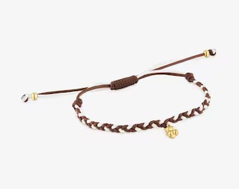 Pulsera TOUS Motifs con motivo de oso, con baño de oro de 18 quilates sobre plata y nailon marrón.