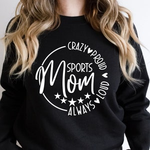 Crazy Proud Immer Laute Sport Mama SVG, PNG, DXF-Dateien, Cheer Mom SVG, Sport Mom SVG, Game Day SVG, Mutter der Jungen SVG, Muttertag SVG
