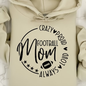 Football maman haut et fort SVG, fichiers PNG, football maman Svg, football maman chemise Svg, cheer maman Svg, Svg le jour du match, fête des mères, maman de garçons