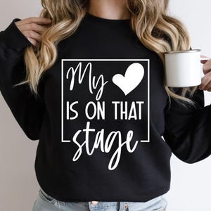 Il mio cuore è su quel palco SVG, PNG, file DXF per Cricut e sublimazione, Trendy Dance Mom Svg, Theatre Svg, Mom Life Svg, Girl Mama Svg