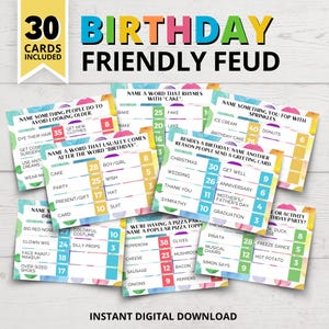 Op de afbeelding: Een kleurrijke spelset genaamd "Birthday Friendly Feud" met 30 kaarten. De kaarten bevatten verschillende vragen over verjaardagen en feesten, met antwoorden en puntwaarden. Het spel is een direct digitale download.