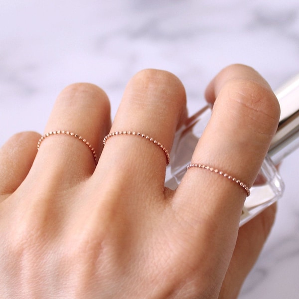 Winzige Perlen Kugelkette Gliederring Minimalistischer kleiner, einfacher Stil geschichteter 14k Gold zarter Ring