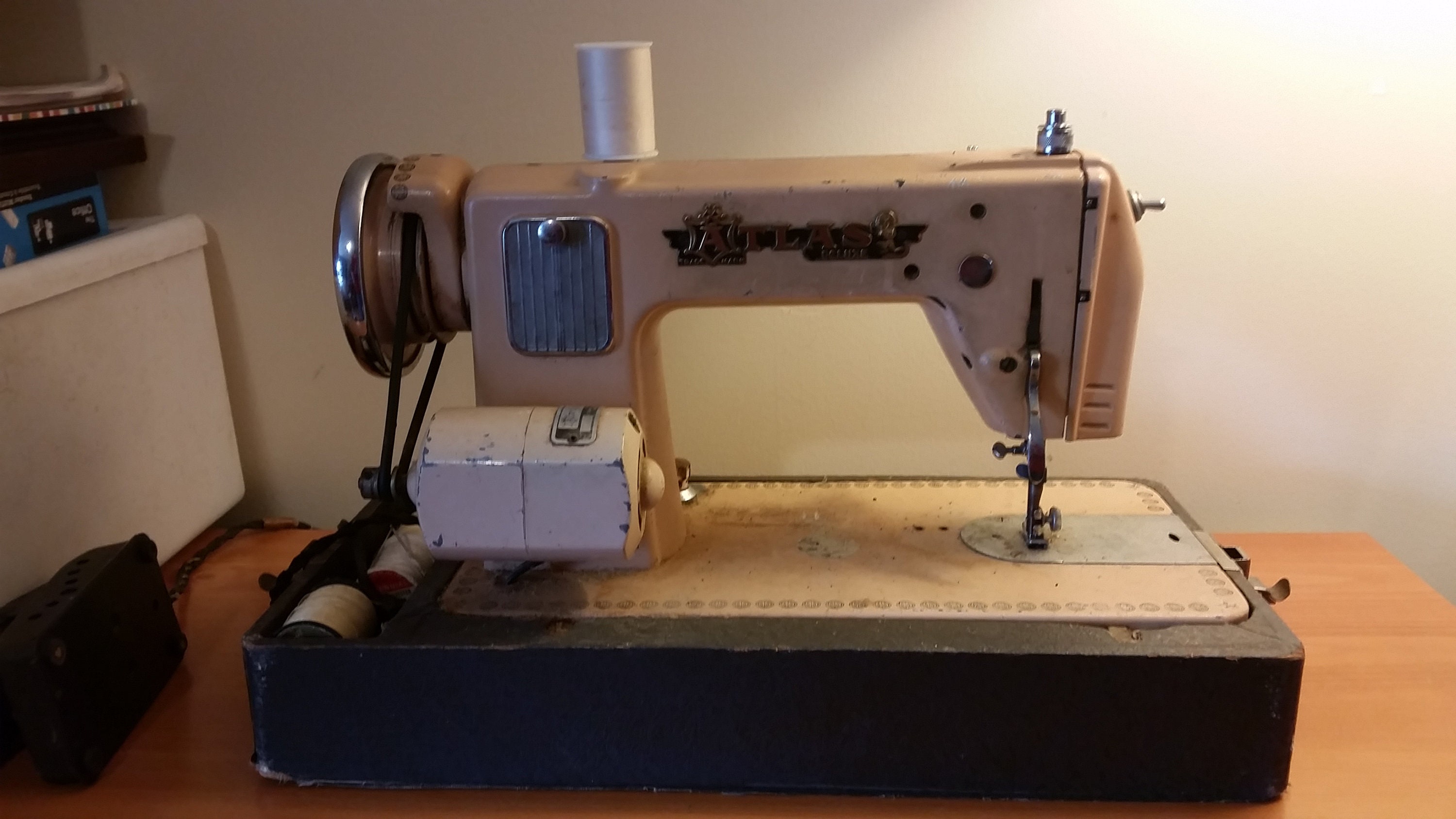 Vintage Atlas Deluxe Sewing Machine Model B5 Etsy