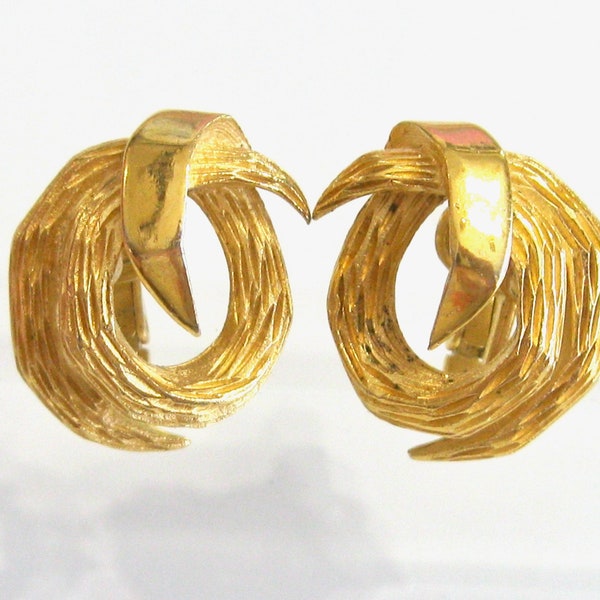 Mod Artsy Looping Circle Vintage Trifari Clip on Back Earrings - 1950's 1960's - Highly Textured Matte & Shiny Finish Rich Gold Toned Metal