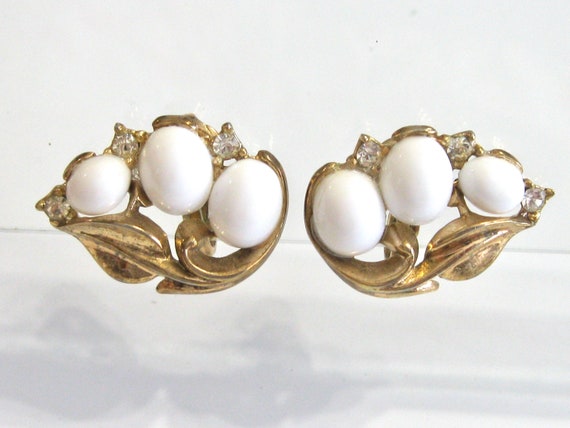 Perfect for Easter - Vintage Trifari Clip on Back… - image 2