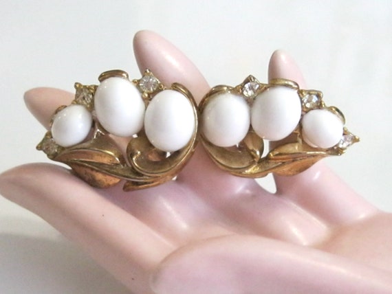 Perfect for Easter - Vintage Trifari Clip on Back… - image 1