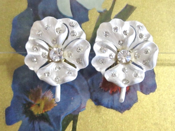 Shimmery Pearl White Enamel Pansy Flower Earrings