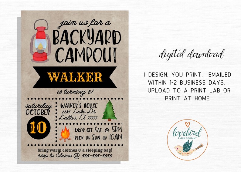 Puede incluir: Una invitaci&oacute;n a una fiesta de Backyard Campout con una ilustraci&oacute;n de linterna en acuarela. La invitaci&oacute;n incluye el texto "&iexcl;WALKER cumple 8 a&ntilde;os!" y los detalles del evento: fecha, hora y lugar. Tambi&eacute;n est&aacute; presente el texto "descarga digital".