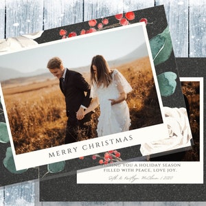 Cartão de Natal com foto de eucalipto e azevinho, cartão de Natal com foto de família floral e preta