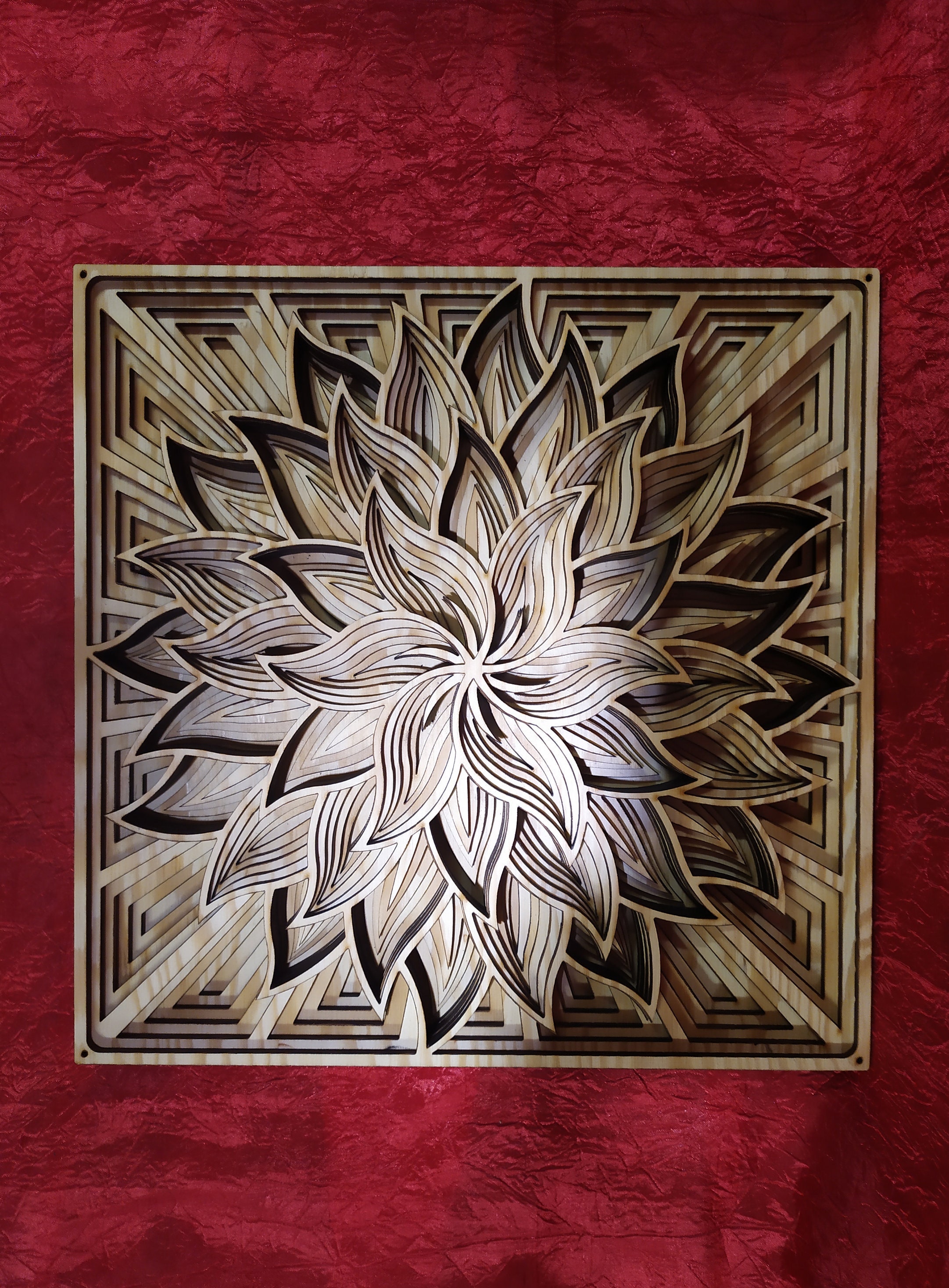 Cadre Mandala Fleur en Bois